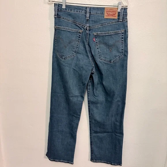 Levi's Women's Cropped Blue Jeans - Picture 3 of 7